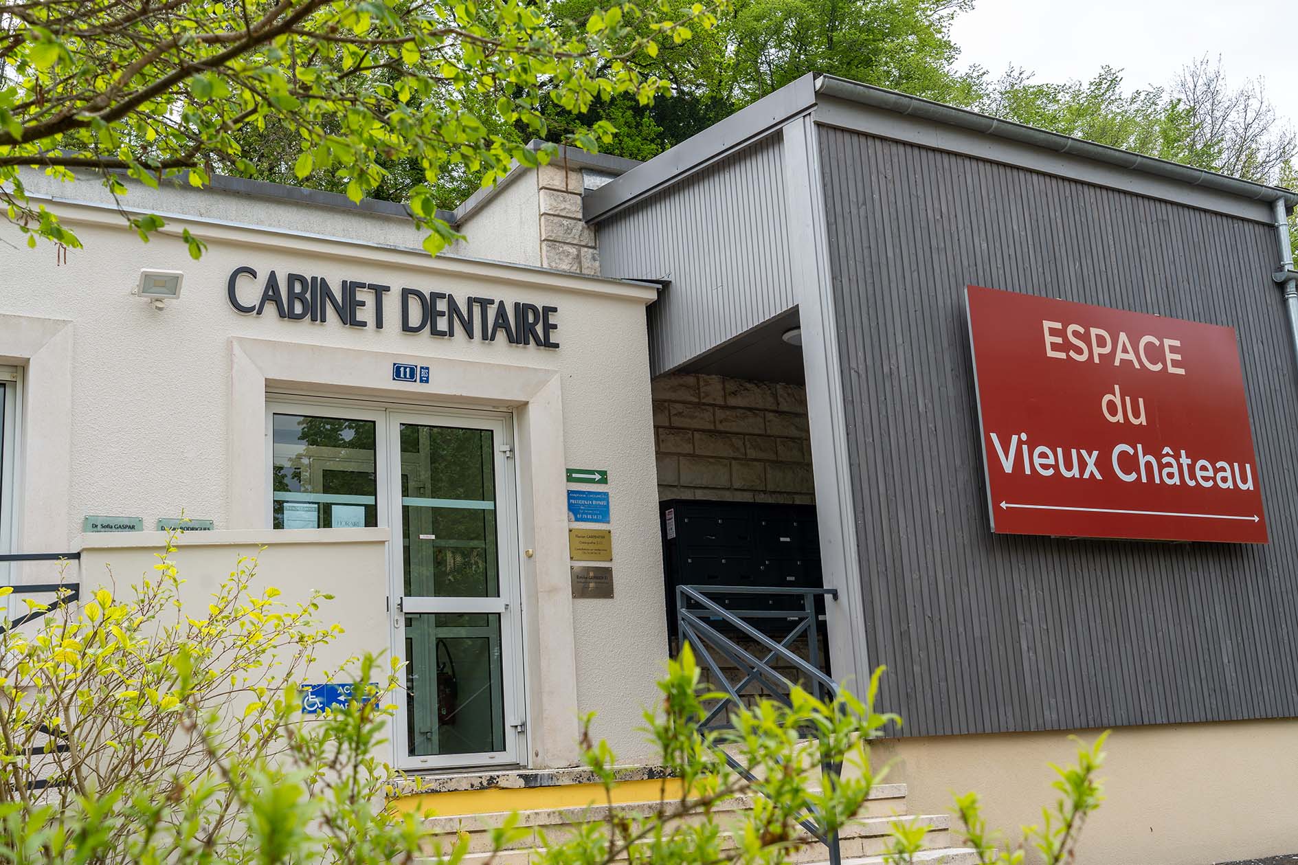 Cabinet Dentaire Vieux Château à Civray - Façade du cabinet dentaire